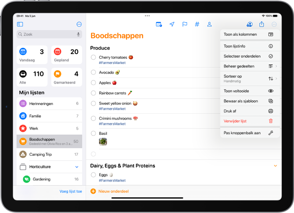 Een checklist voor een kampeertrip in Herinneringen. Sommige onderdelen zijn voorzien van tags, locaties, markeringen en foto's. De knop 'Nieuwe herinnering' staat linksonderin.