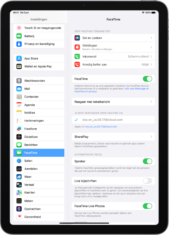 Het scherm met FaceTime-instellingen, met de schakelaar om FaceTime in of uit te schakelen en het veld waarin je je Apple ID voor FaceTime invoert.