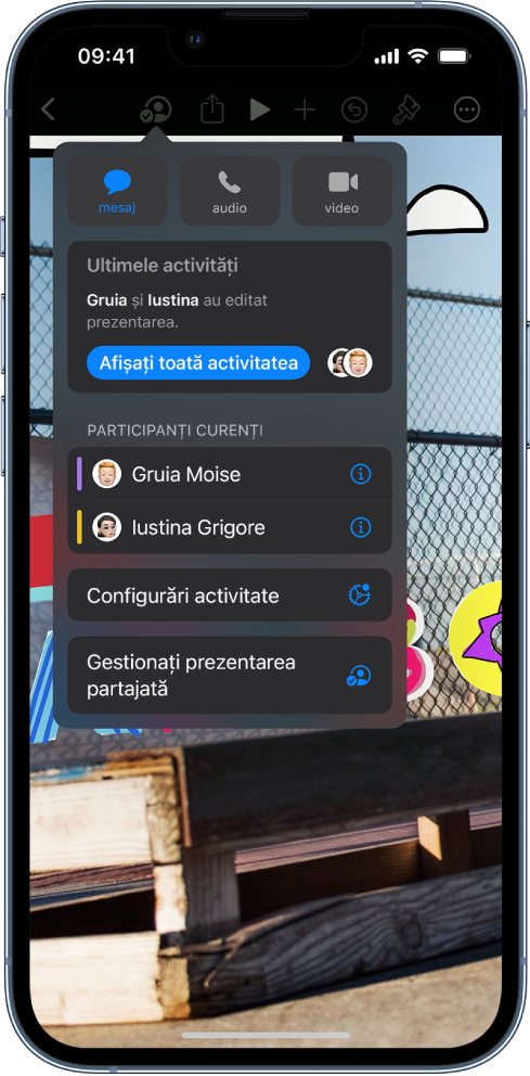 Meniul de colaborare afișând numele persoanelor care colaborează la prezentare.