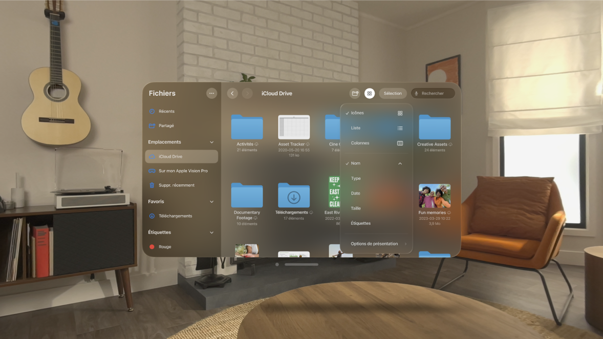 L’app Fichiers sur l’Apple Vision Pro qui affiche les options pour modifier la façon dont les fichiers sont triés.