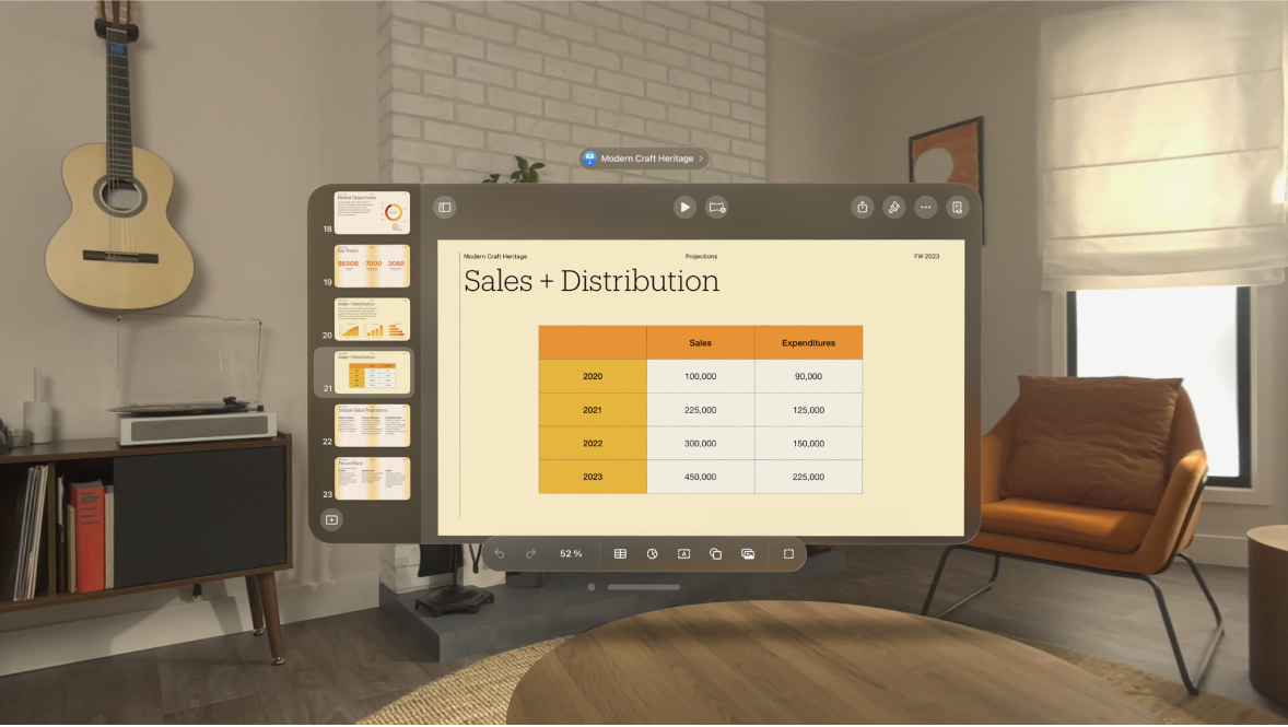 L’app Keynote sur Apple Vision Pro affiche une diapositive contenant un tableau.