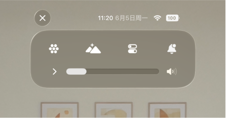 Apple Vision Pro 上的“控制中心”，包含一个音量滑块和一个可查看更多音量控制的按钮。