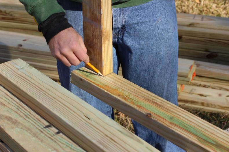 Use a length of 2x4 to mark required notches before assembly.&nbsp;