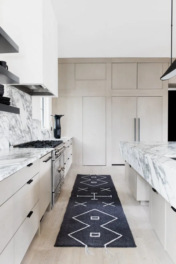 Contemporary Kitchen With Natural Sisal Rug