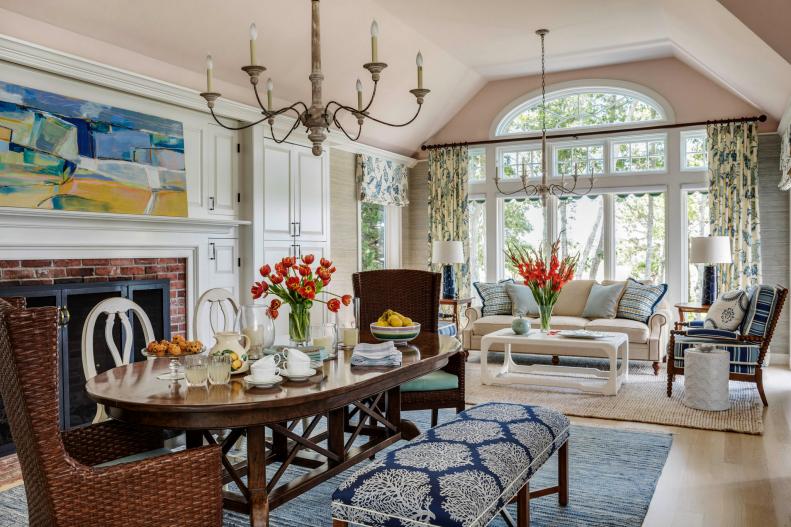 Breakfast Area With Blue Bench