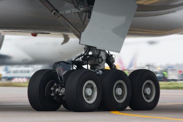 Vehicle, Airplane, Automotive tire, Tire, Wheel, Aircraft, Aviation, Automotive wheel system, Auto part, Car, 