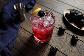 bramble cocktail, how to make a bramble, gin bramble