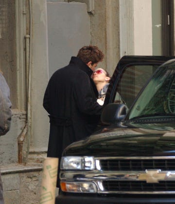 new york december 3 exclusive actor ben affleck looks down at jennifer lopez early in the morning december 3, 2002 in new york city photo by mario magnanigetty images 