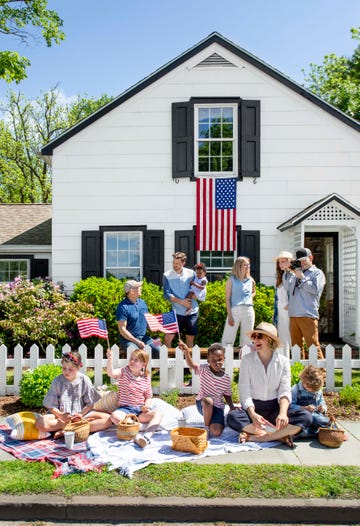 family celebrating 4th of july