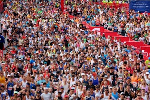 a mass of runners at the start of the 2023 chicago marathon