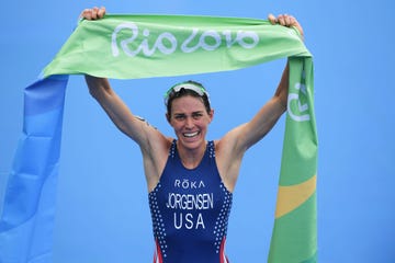 gwen jorgensen holds up the tape after winning rio 2016 triathlon