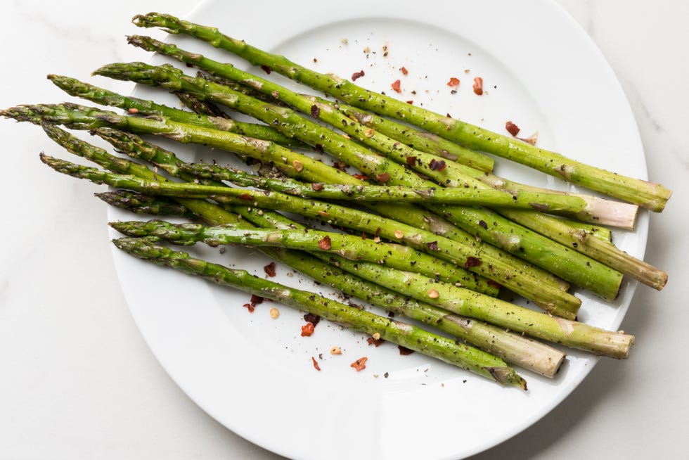 foods that help with bloating, asparagus