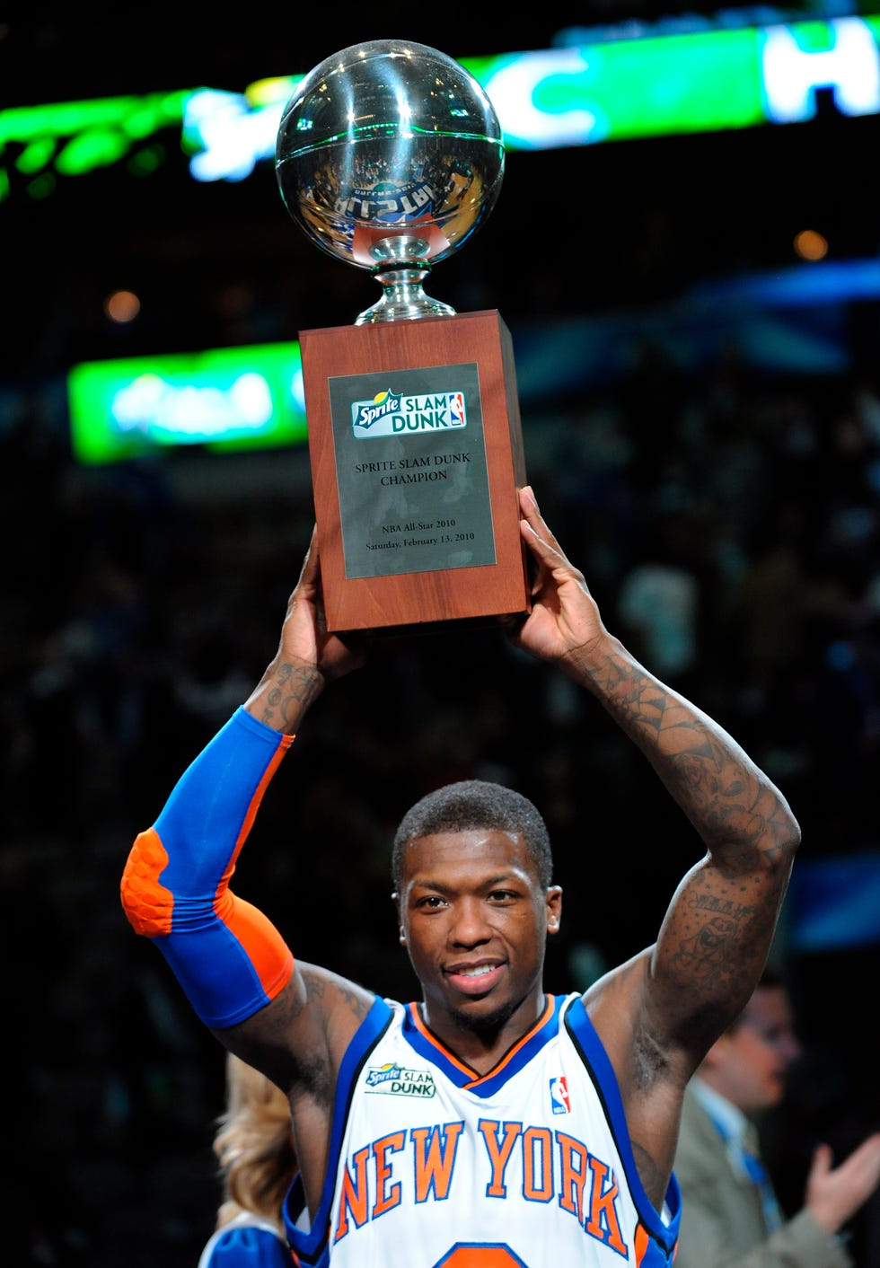 nate robinson with slam dunk trophy