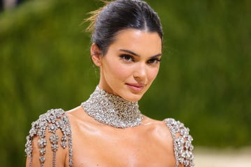 kendall jenner recreated her bikini and snow boots look