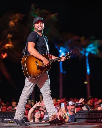 luke bryan performing on stage