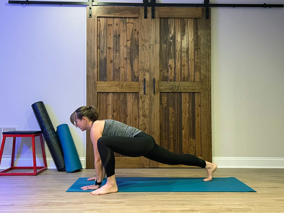 morning stretches, walkout to runners lunge