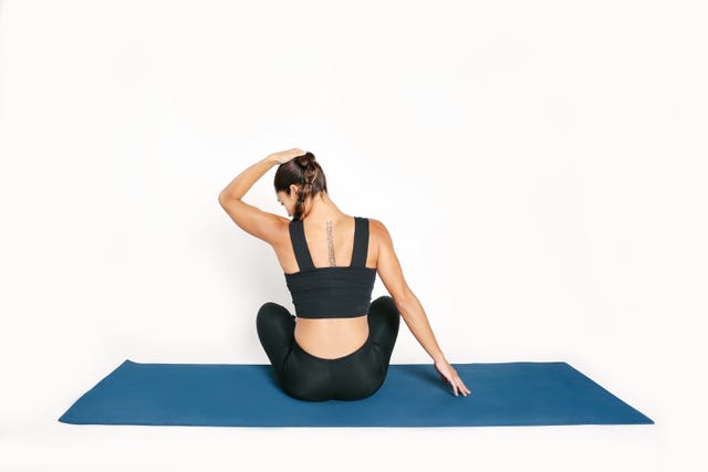 Shoulder, Physical fitness, Arm, Sitting, Leg, Joint, Yoga mat, Pilates, Thigh, Knee, 