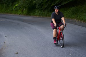 how to wear bike shorts