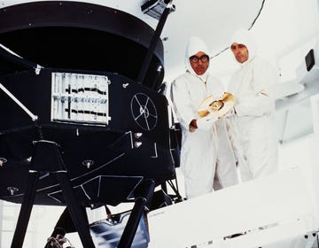placing record on voyager 1
