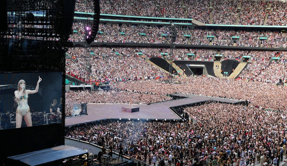 PHOTO: Taylor Swift performs in front of over 85,000 fans at Wembley Stadium as Taylor Swift Era s Tour arrives in London, on June 21, 2024.