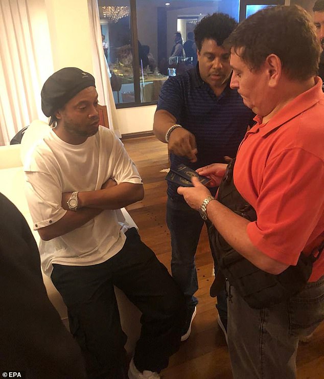 Police went Ronaldinho's hotel in Asuncion after receiving information from immigration authorities pointing to his entering Paraguay with falsified documents