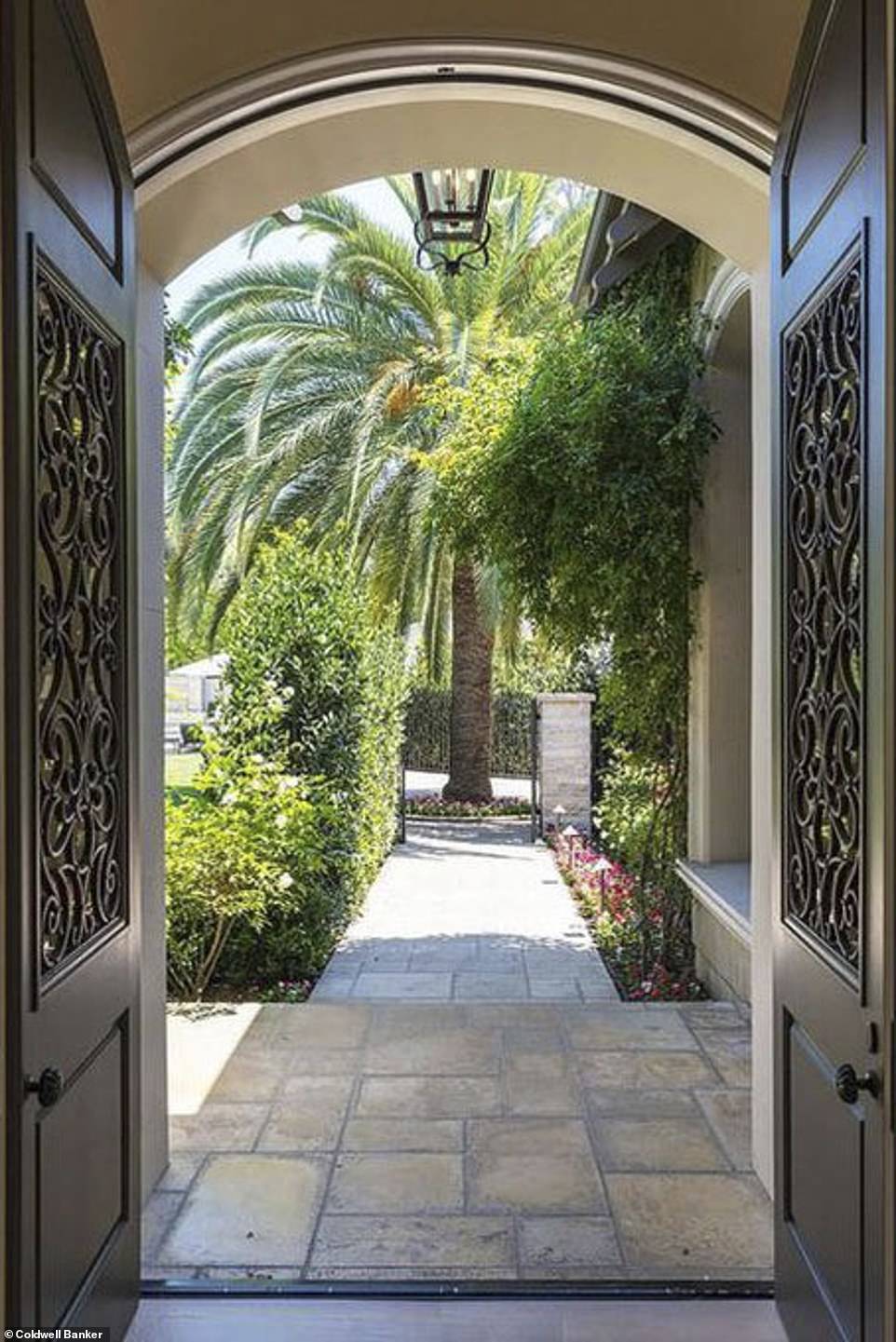 Nature: No doubt the home is the perfect place to lay your head away from the bustling streets of LA as there is plenty of greenery around the sprawling property