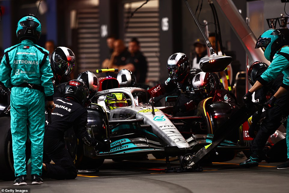 Lewis Hamilton could only manage a 10th-placed finish after making his one and only stop of the race late in the race
