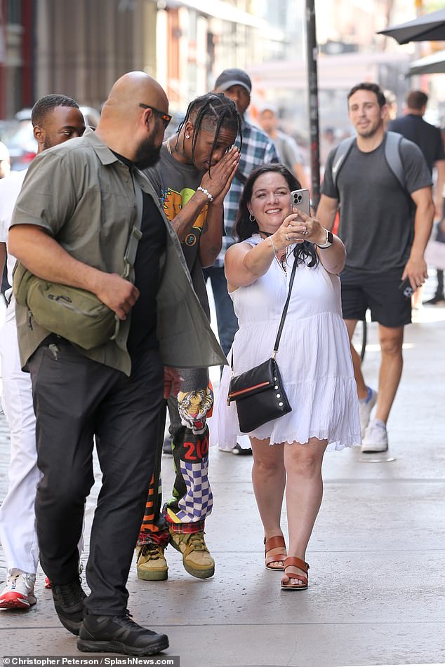 Sweet: After leaving the restaurant, the father-of-two generously posed for a quick selfie with an eager female fan on the sidewalk