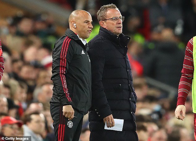 During his spell at United, Armas became famous for wearing AirPods on the touchline