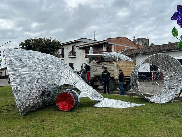 The design depicted the fuselage of a recreation of the wrecked aircraft, in which 71 died