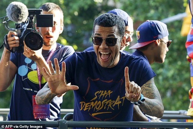 Dani Alves won an impressive six trophies in 2009