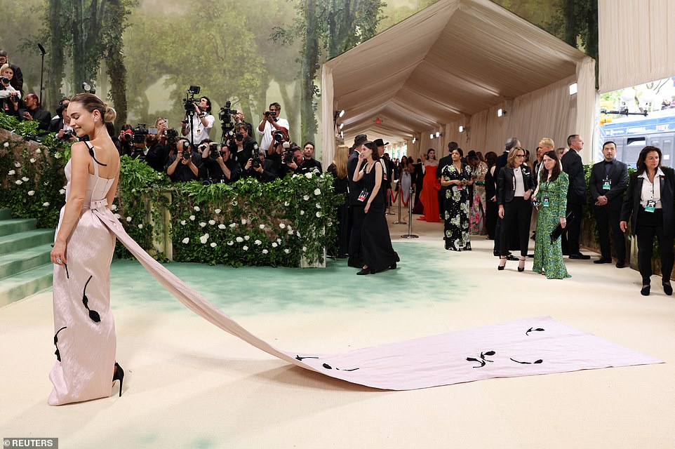 Lily's dress train was 13-feet long in the same black and white floral pattern