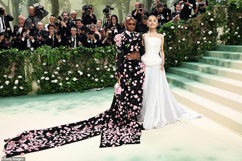 Cynthia and Ariana posed together on the red carpet; the actresses star alongside each other in the upcoming film Wicked