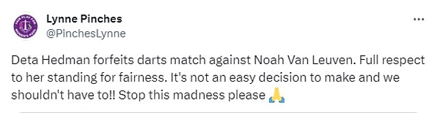 British pool player Lynne Pinches has lumped praise on Deta Hedman for walking away from a darts match against a transgender athlete