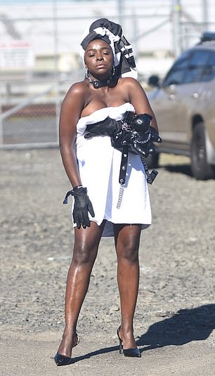 Upon noticing a photographer, Suzan began posing for an impromptu photo shoot in the middle of the car park.