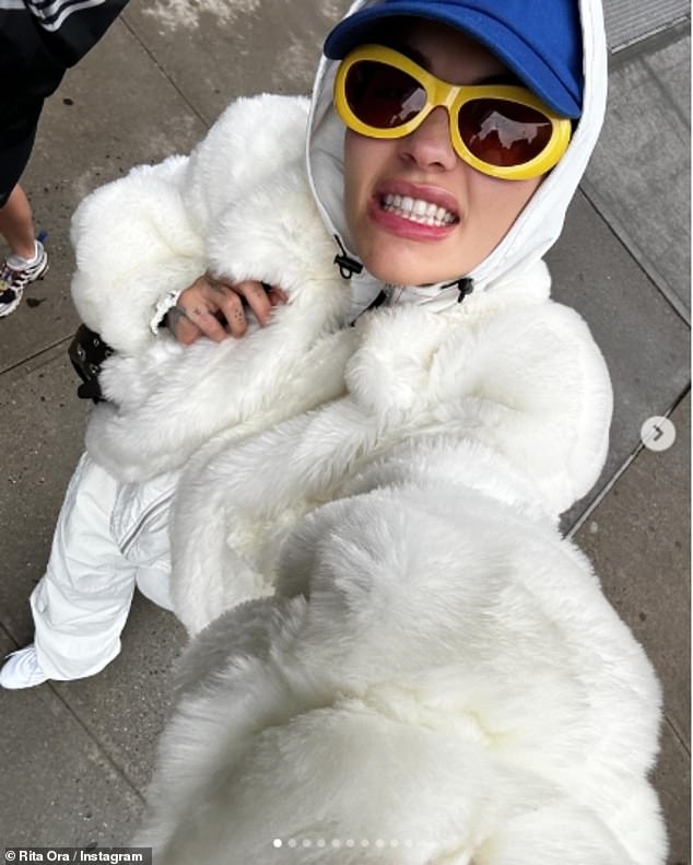 In classic Rita style, she elevated her casual look by adding a blue baseball cap, studded leather bag and bright yellow sunglasses