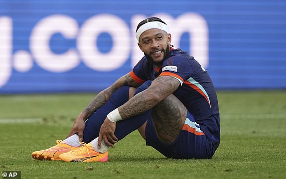 Memphis Depay of the Netherlands reacts during the Group D match between Poland and the Netherlands at the Euro 2024 soccer tournament in Hamburg, Germany, Sunday, June 16, 2024. (AP Photo/Ebrahim Noroozi)