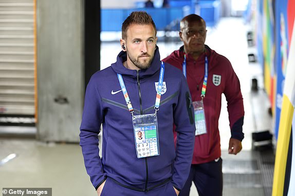 GELSENKIRCHEN, GERMANY - JUNE 16: Harry Kane of England arrives at the stadium prior to the UEFA EURO 2024 group stage match between Serbia and England at Arena AufSchalke on June 16, 2024 in Gelsenkirchen, Germany.   (Photo by Richard Pelham/Getty Images)