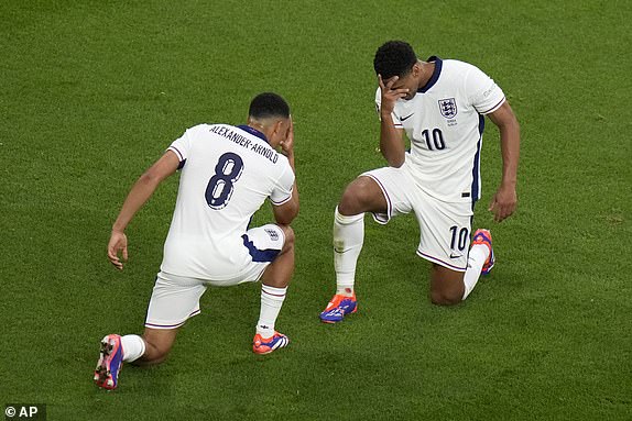 England's Jude Bellingham, right, celebrates with his teammate Trent Alexander-Arnold after scoring his side's opening goal during a Group C match between Serbia and England at the Euro 2024 soccer tournament in Gelsenkirchen, Germany, Sunday, June 16, 2024. (AP Photo/Alessandra Tarantino)