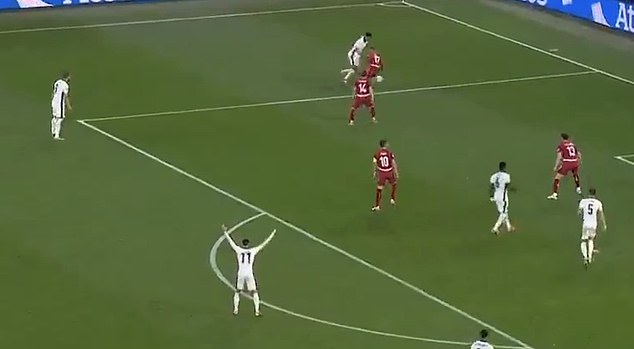 Foden (bottom of screen) screamed for the ball to be played into him by Jude Bellingham (top)