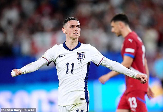 England fans spotted a moment when Phil Foden was ignored by his team-mate against Serbia