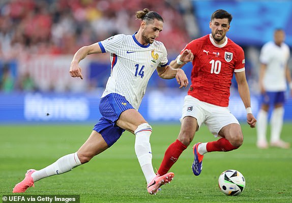 DUSSELDORF, GERMANY - JUNE 17: Adrien Rabiot of France runs with the ball whilst under pressure from Florian Grillitsch of Austria during the UEFA EURO 2024 group stage match between Austria and France at DÃ¼sseldorf Arena on June 17, 2024 in Dusseldorf, Germany. (Photo by Matt McNulty - UEFA/UEFA via Getty Images)