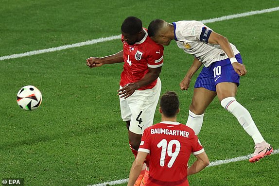 epa11418956 Kylian Mbappe of France (R) in action which led to his injury during the UEFA EURO 2024 group D soccer match between Austria and France, in Dusseldorf, Germany, 17 June 2024.  EPA/GEORGI LICOVSKI