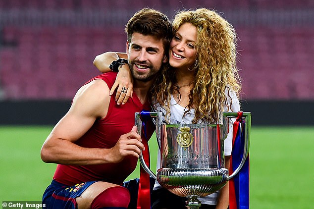 The singer, 47, and the Spanish football star, 37, were together for 11 years and welcomed two children ¿ sons Milan, 11, and Sasha, nine ¿ before separating in 2022; seen in 2015