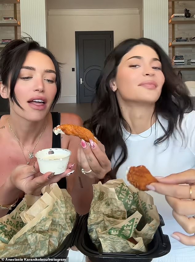 The two pals dunked their wings into a cup of ranch and enjoyed a yummy bite, and Stassie concluded that the flavor was garlic parmesan. Kylie gave their first wings a '10/10' rating before they moved on to other flavors, with her friend agreeing