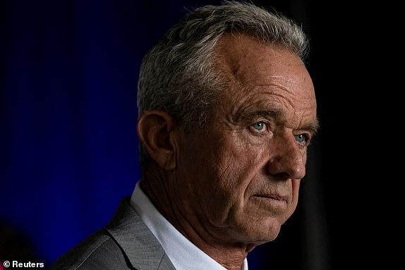 FILE PHOTO: Independent U.S. presidential candidate Robert F. Kennedy Jr. takes questions from reporters during a campaign event in Aurora, Colorado, U.S., May 19, 2024.  REUTERS/Kevin Mohatt/File Photo