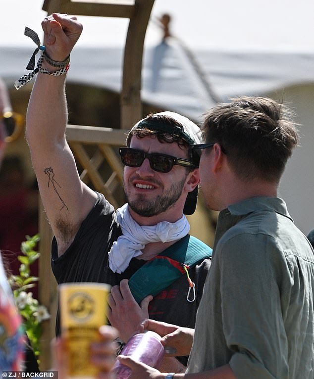 During the festival, Paul was pictured allegedly sniffing a suspicious substance from a bag as he partied with pals at Glastonbury on Sunday