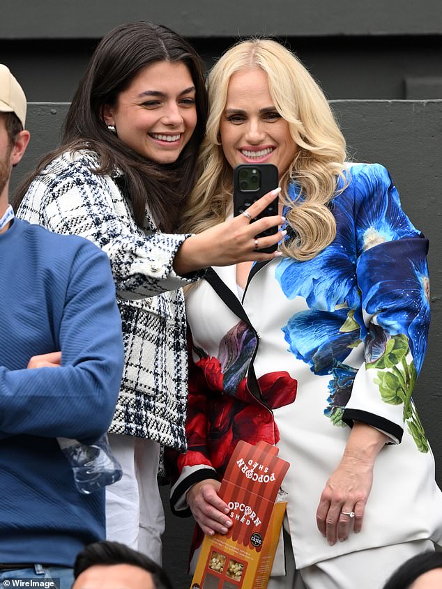 Rebel posed for selfies with fellow attendees during her appearance at the tennis event