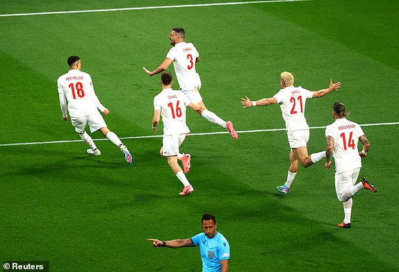 Soccer Football - Euro 2024 - Round of 16 - Austria v Turkey - Leipzig Stadium, Leipzig, Germany - July 2, 2024 Turkey's Merih Demiral celebrates scoring their first goal with Mert Muldur, Ismail Yuksek, Baris Alper Yilmaz and Abdulkerim Bardakci REUTERS/Lisi Niesner