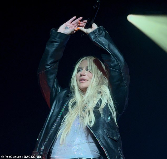 Later in the evening, Kesha opted for layering up a bit as she sported a black leather jacket